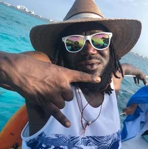 Meet your Posher, Larry